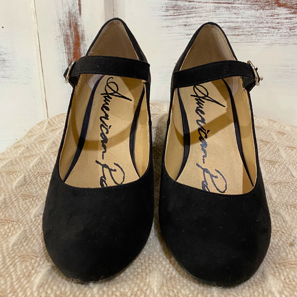 American Rag Ameesha Wedge (size 7.5)